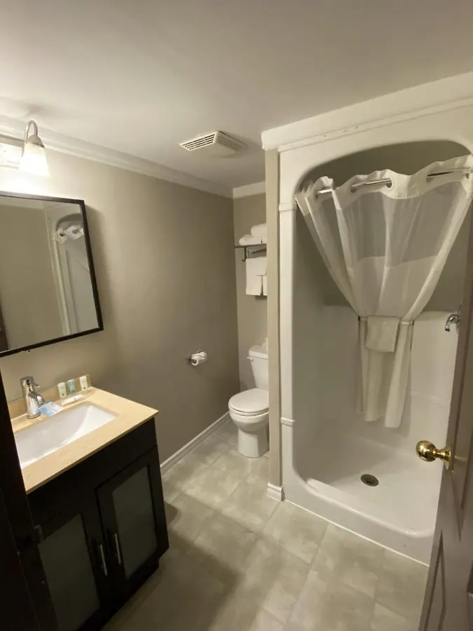 Quality Inn & Suites Niagara Falls Hotel