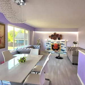Private Single In A House , Richmond Canada